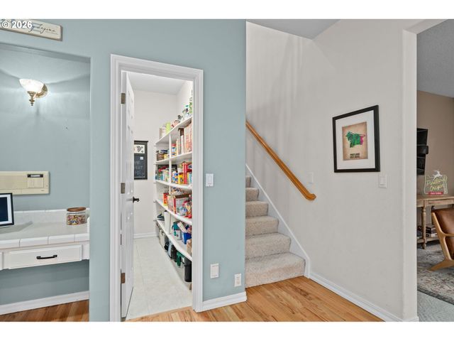 9534 Nw ENGLEMAN St, Portland, OR 97229