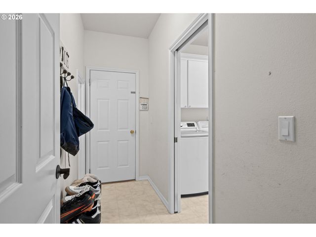 9534 Nw ENGLEMAN St, Portland, OR 97229