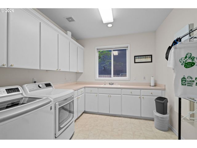 9534 Nw ENGLEMAN St, Portland, OR 97229
