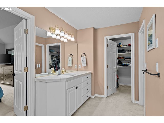 9534 Nw ENGLEMAN St, Portland, OR 97229
