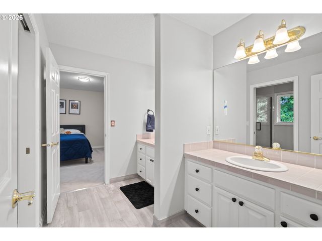 9534 Nw ENGLEMAN St, Portland, OR 97229