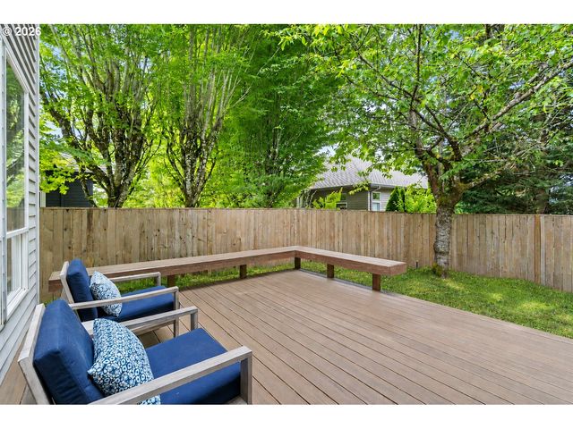 9534 Nw ENGLEMAN St, Portland, OR 97229