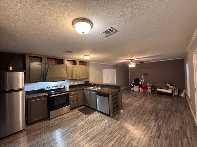 1938 Garden Road 136, Pearland, TX 77581