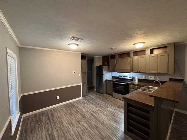 1938 Garden Road 136, Pearland, TX 77581