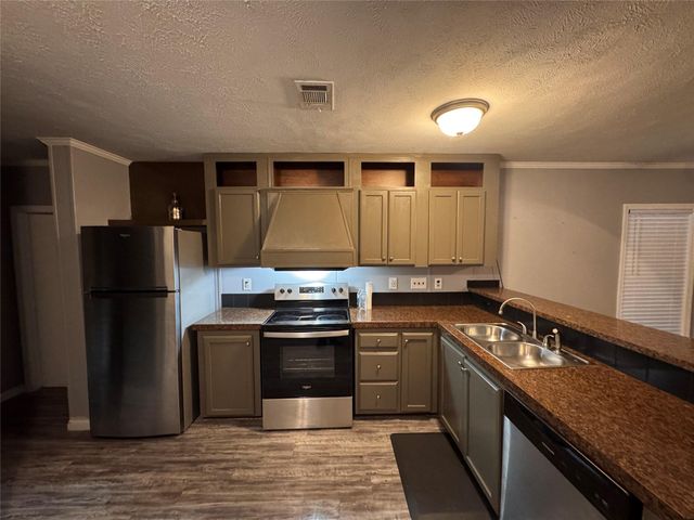 1938 Garden Road 136, Pearland, TX 77581