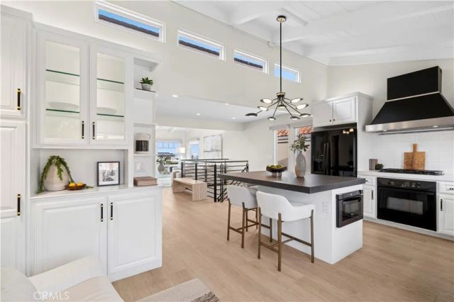 2520 Seaview Avenue, Corona Del Mar, CA 92625