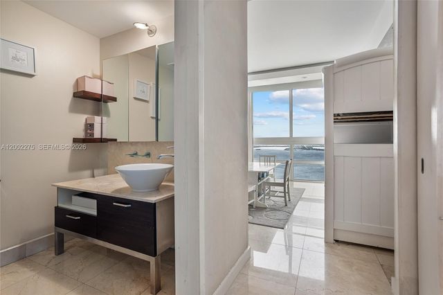 218 SE 14th St 2105, Miami, FL 33131