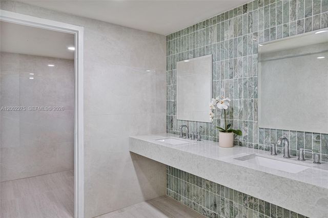 218 SE 14th St 2105, Miami, FL 33131