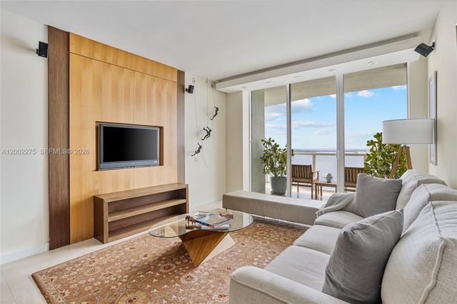 218 SE 14th St 2105, Miami, FL 33131