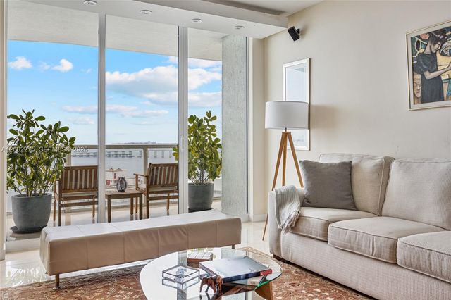 218 SE 14th St 2105, Miami, FL 33131