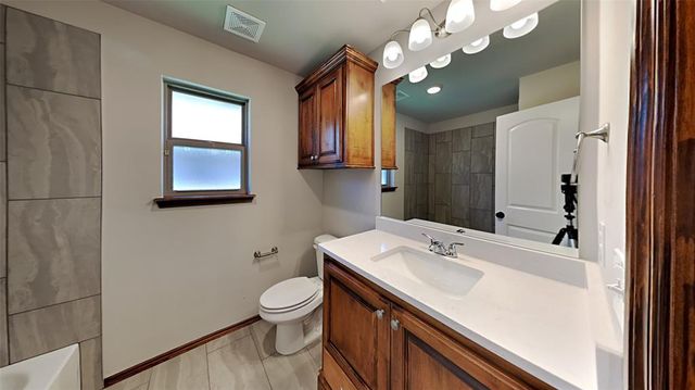 10528 NW 41st Street, Yukon, OK 73099