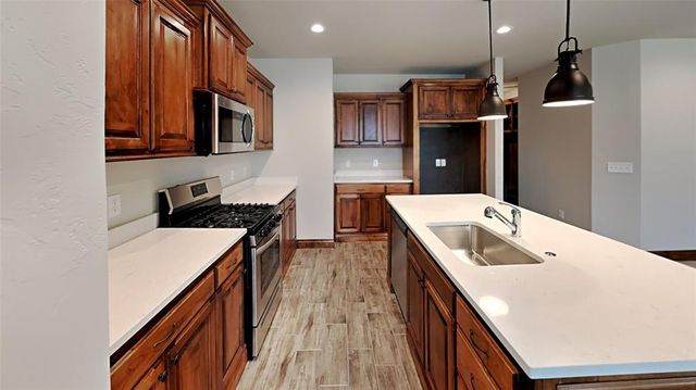 10528 NW 41st Street, Yukon, OK 73099