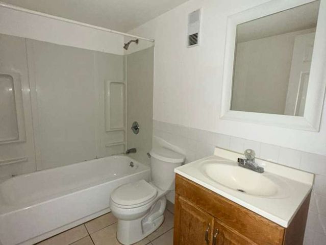 8108 WATERBURY Court 407, Woodridge, IL 60517