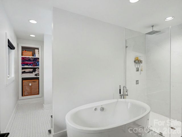 811 Lansdowne Road, Charlotte, NC 28270
