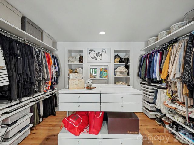 811 Lansdowne Road, Charlotte, NC 28270