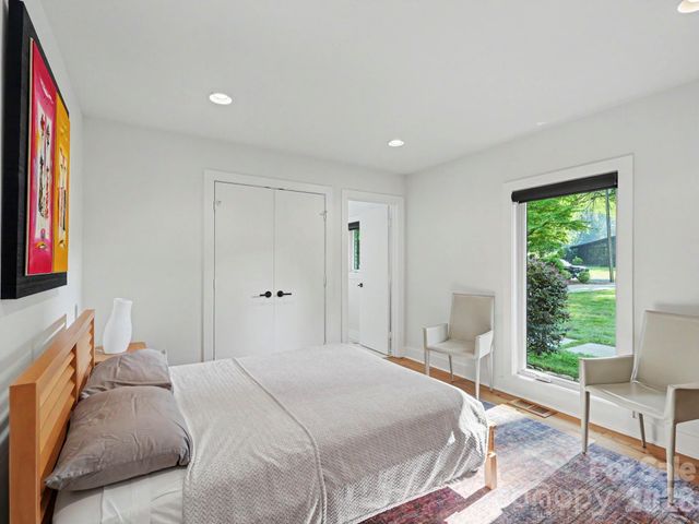811 Lansdowne Road, Charlotte, NC 28270