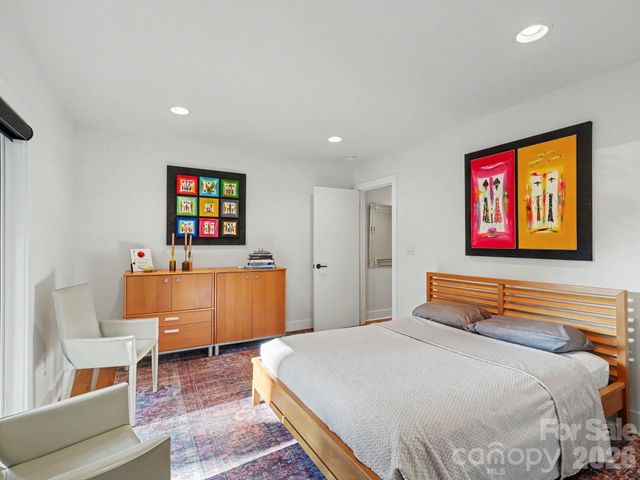 811 Lansdowne Road, Charlotte, NC 28270