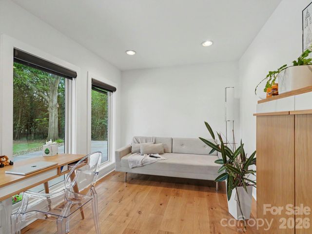 811 Lansdowne Road, Charlotte, NC 28270
