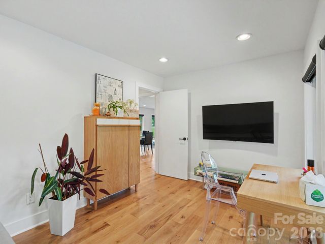 811 Lansdowne Road, Charlotte, NC 28270