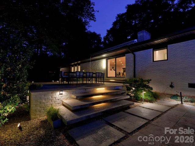811 Lansdowne Road, Charlotte, NC 28270