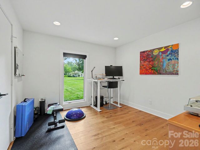 811 Lansdowne Road, Charlotte, NC 28270
