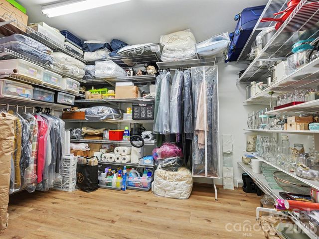 811 Lansdowne Road, Charlotte, NC 28270