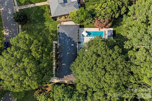 811 Lansdowne Road, Charlotte, NC 28270