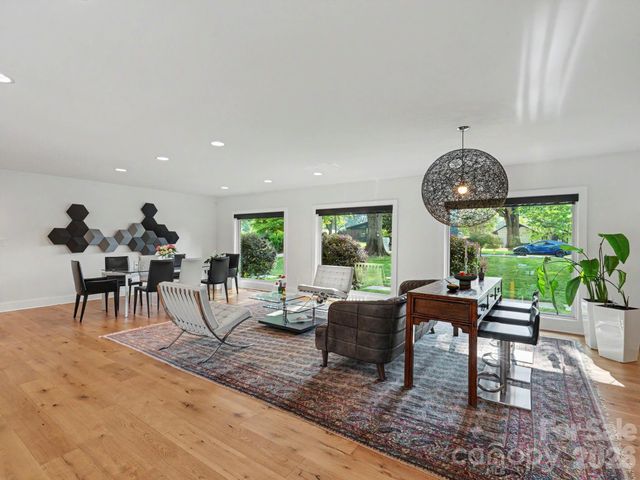 811 Lansdowne Road, Charlotte, NC 28270