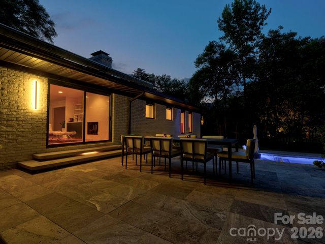811 Lansdowne Road, Charlotte, NC 28270