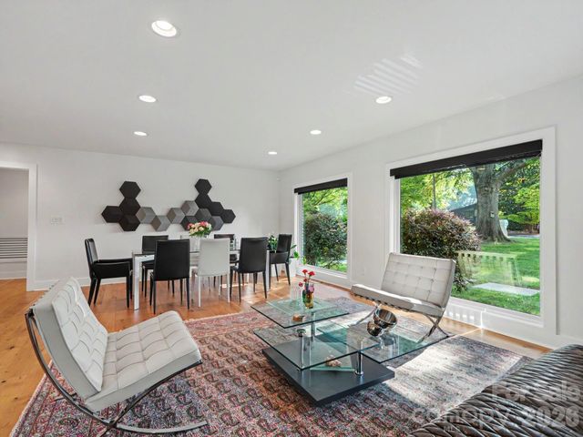 811 Lansdowne Road, Charlotte, NC 28270