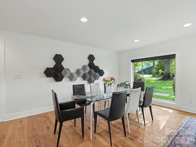 811 Lansdowne Road, Charlotte, NC 28270