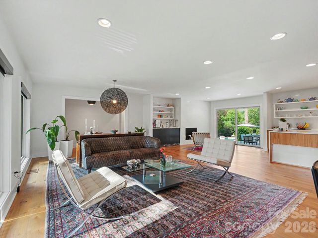 811 Lansdowne Road, Charlotte, NC 28270