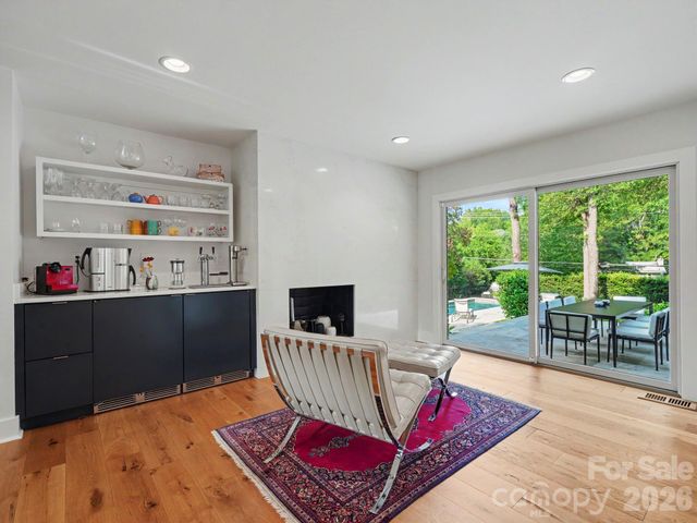 811 Lansdowne Road, Charlotte, NC 28270