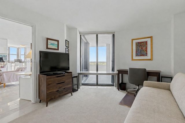 2000 Towerside Ter PH11, Miami, FL 33138