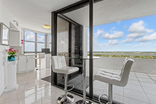 2000 Towerside Ter PH11, Miami, FL 33138