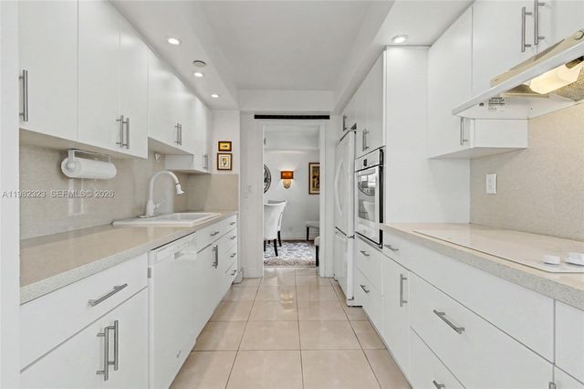 2000 Towerside Ter PH11, Miami, FL 33138