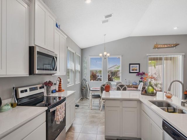 1490 Carriage Court, Vero Beach, FL 32966