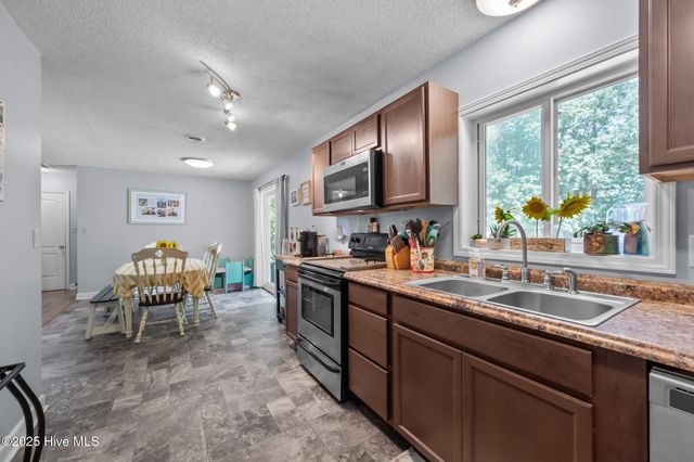 1157 Old 30 Road, Maysville, NC 28555