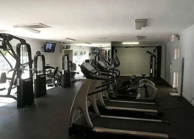 1805 Sans Souci Blvd 506, North Miami, FL 33181