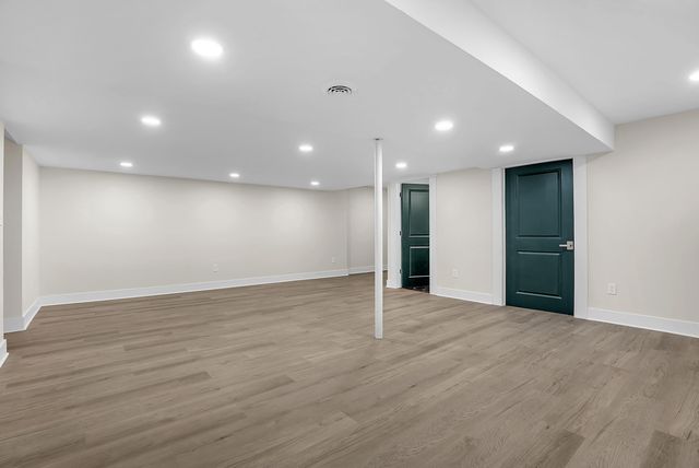 1952 Hayes Leonard Road, Valparaiso, IN 46385