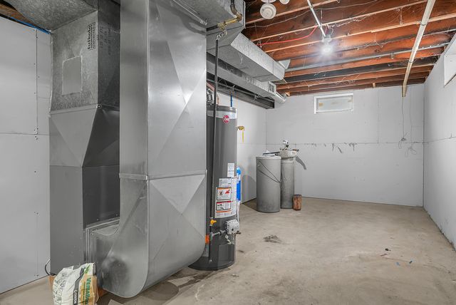 1952 Hayes Leonard Road, Valparaiso, IN 46385