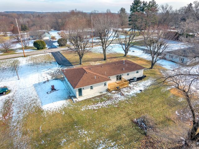 1952 Hayes Leonard Road, Valparaiso, IN 46385