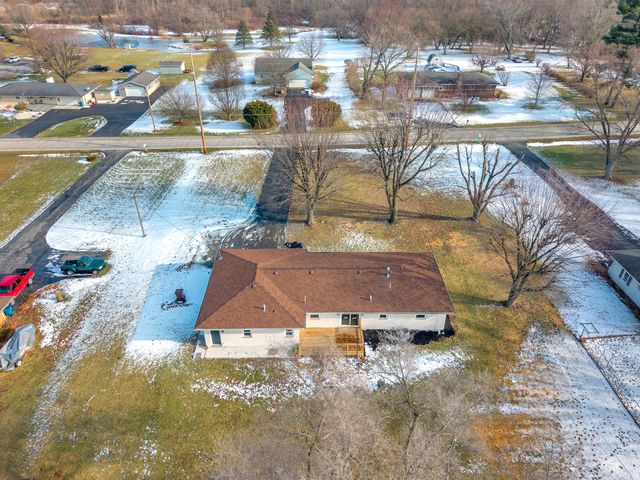 1952 Hayes Leonard Road, Valparaiso, IN 46385