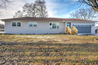 1952 Hayes Leonard Road, Valparaiso, IN 46385
