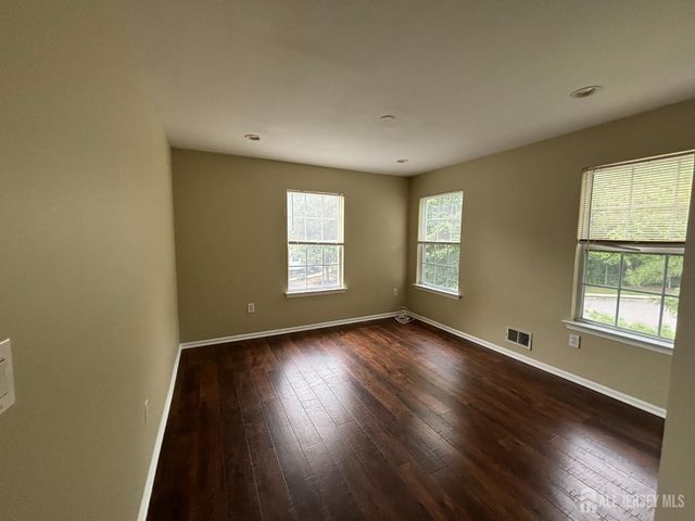 107 Amy Drive, North Brunswick, NJ 08902
