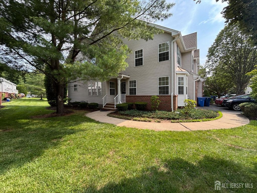 107 Amy Drive, North Brunswick, NJ 08902