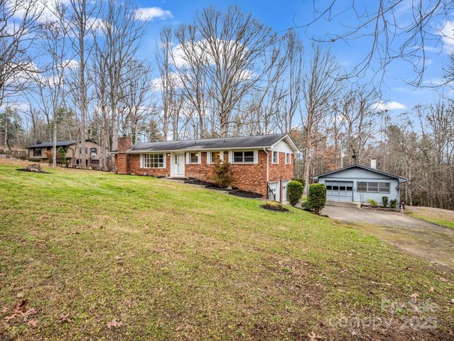 136 Old Tanglewood Trail, Hendersonville, NC 28739