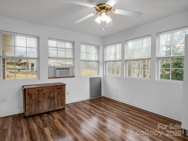 136 Old Tanglewood Trail, Hendersonville, NC 28739