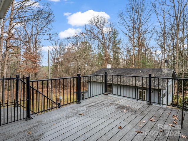 136 Old Tanglewood Trail, Hendersonville, NC 28739
