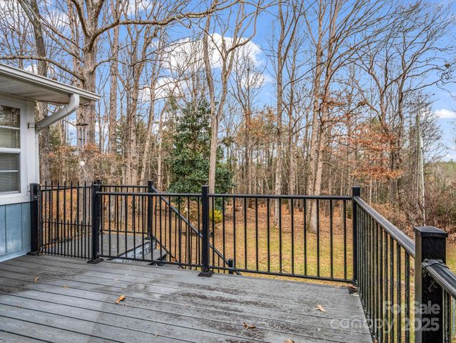 136 Old Tanglewood Trail, Hendersonville, NC 28739